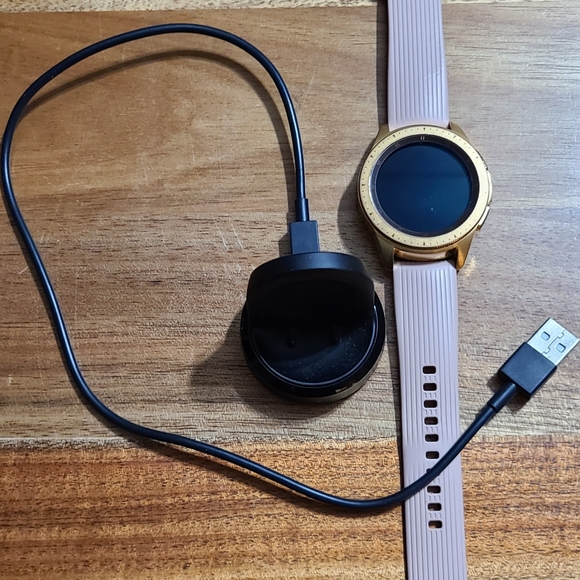 Samsung Galaxy Smart Watch - Picture 2 of 9